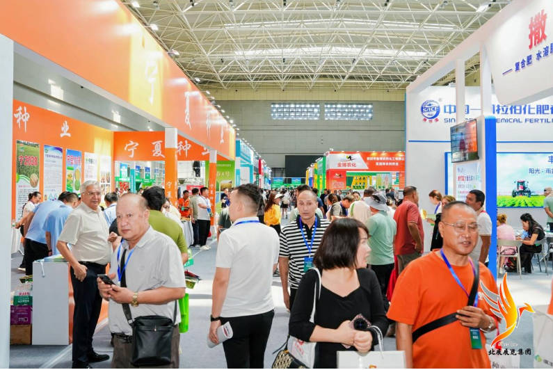 2025年中国蔬菜产业大会机械化展演示现场会在银川举办